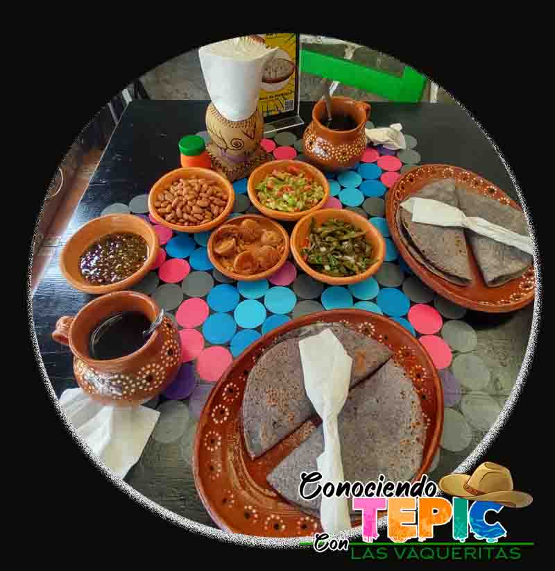 Comida Tipica de Tepic con tortilla Azul